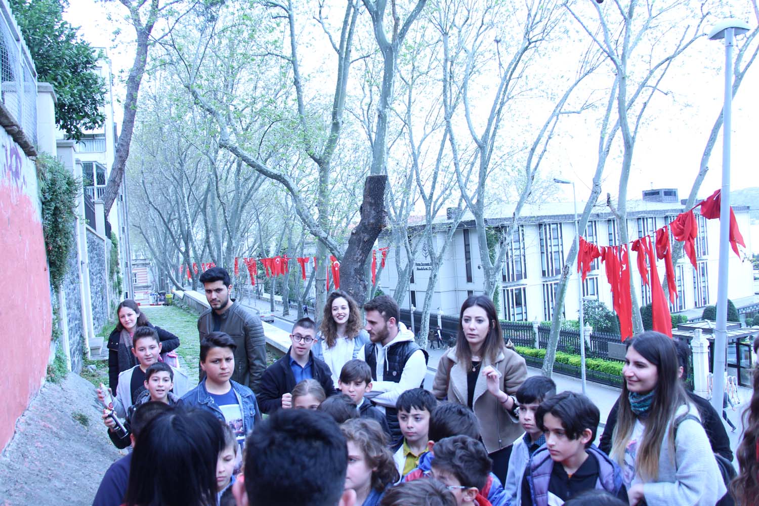 Disleksili Çocuklar VR ile Sanal Gezintiye Çıktı, Graffiti ile Beşiktaş Duvarlarını Renklendirdi