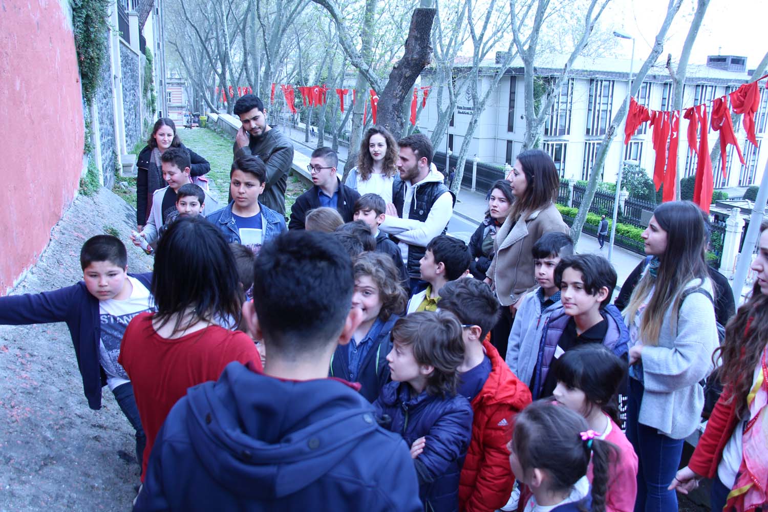 Disleksili Çocuklar VR ile Sanal Gezintiye Çıktı, Graffiti ile Beşiktaş Duvarlarını Renklendirdi