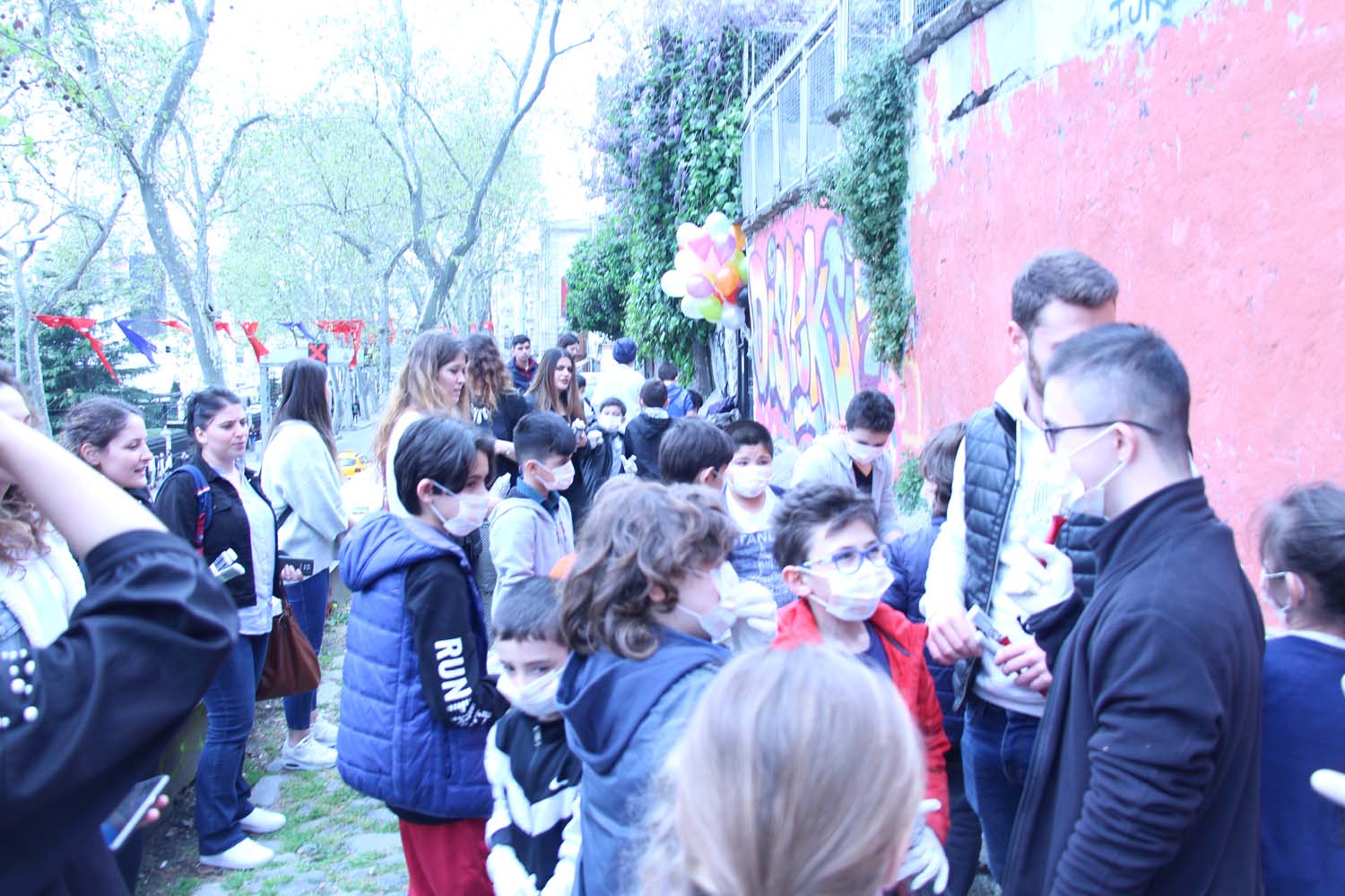 Disleksili Çocuklar VR ile Sanal Gezintiye Çıktı, Graffiti ile Beşiktaş Duvarlarını Renklendirdi