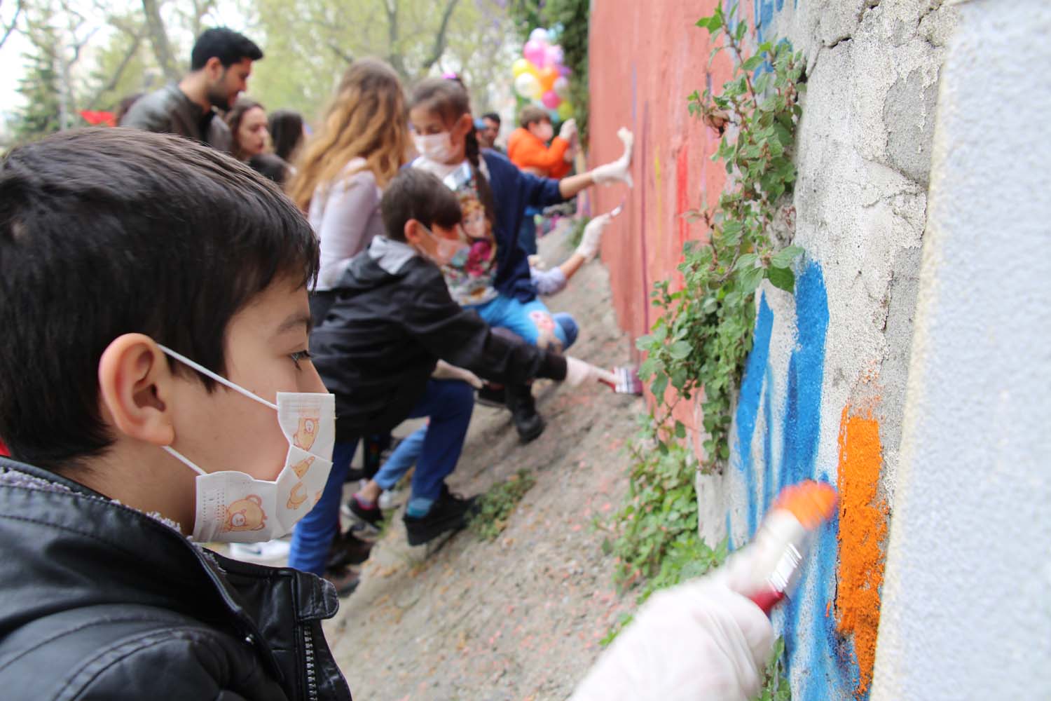 Disleksili Çocuklar VR ile Sanal Gezintiye Çıktı, Graffiti ile Beşiktaş Duvarlarını Renklendirdi