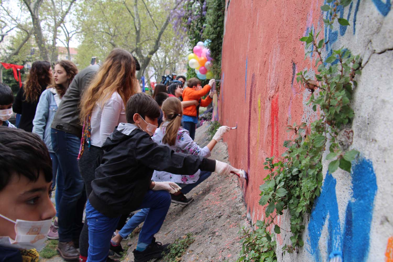 Disleksili Çocuklar VR ile Sanal Gezintiye Çıktı, Graffiti ile Beşiktaş Duvarlarını Renklendirdi
