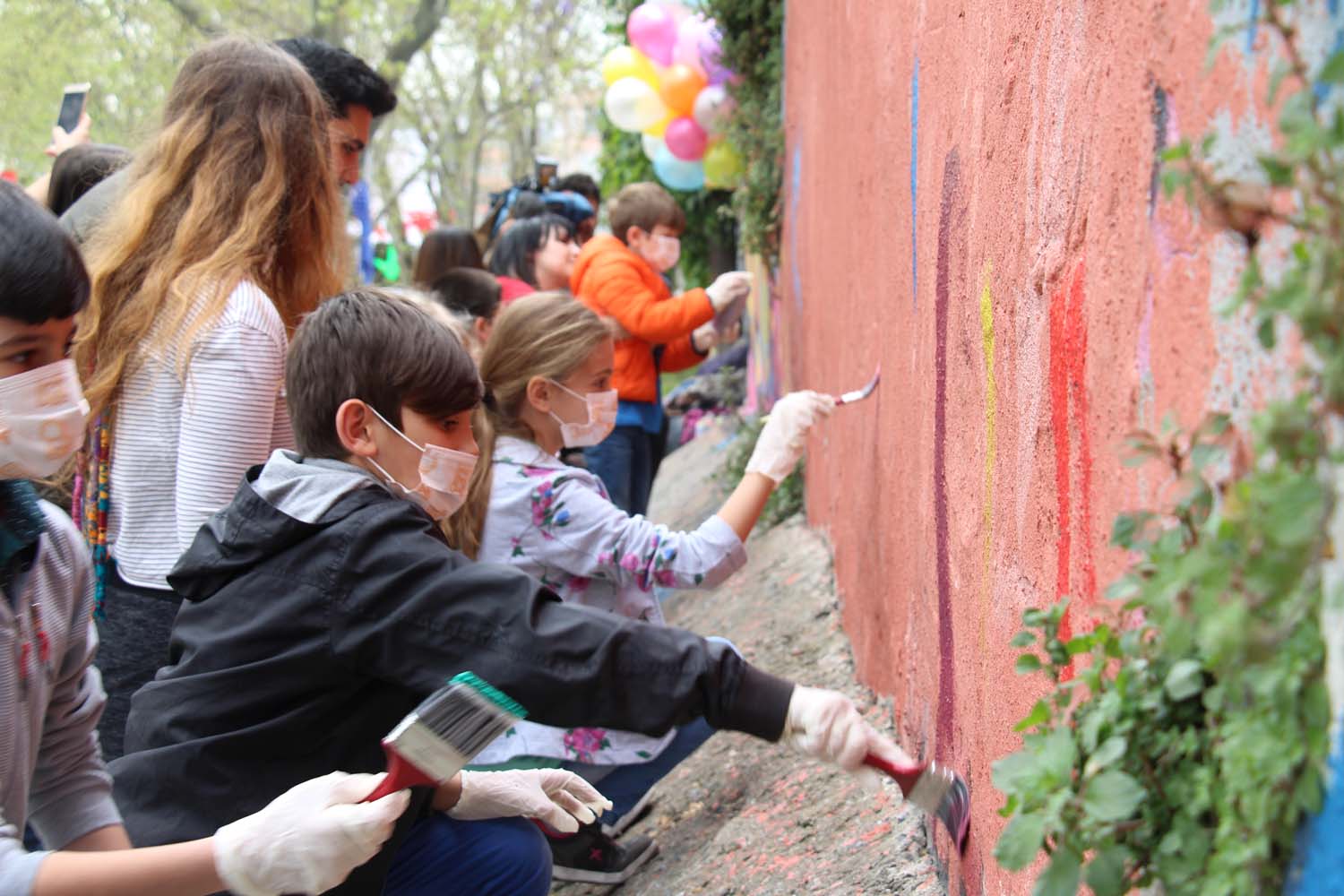 Disleksili Çocuklar VR ile Sanal Gezintiye Çıktı, Graffiti ile Beşiktaş Duvarlarını Renklendirdi