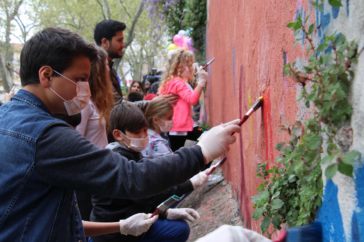 Disleksili Çocuklar VR ile Sanal Gezintiye Çıktı, Graffiti ile Beşiktaş Duvarlarını Renklendirdi