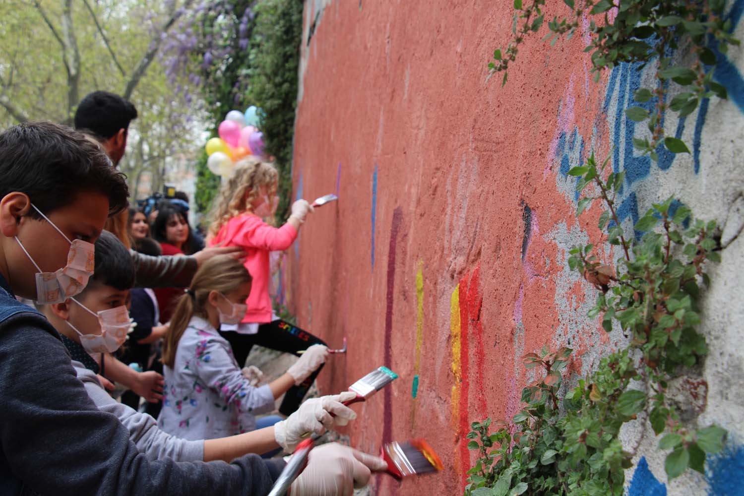 Disleksili Çocuklar VR ile Sanal Gezintiye Çıktı, Graffiti ile Beşiktaş Duvarlarını Renklendirdi