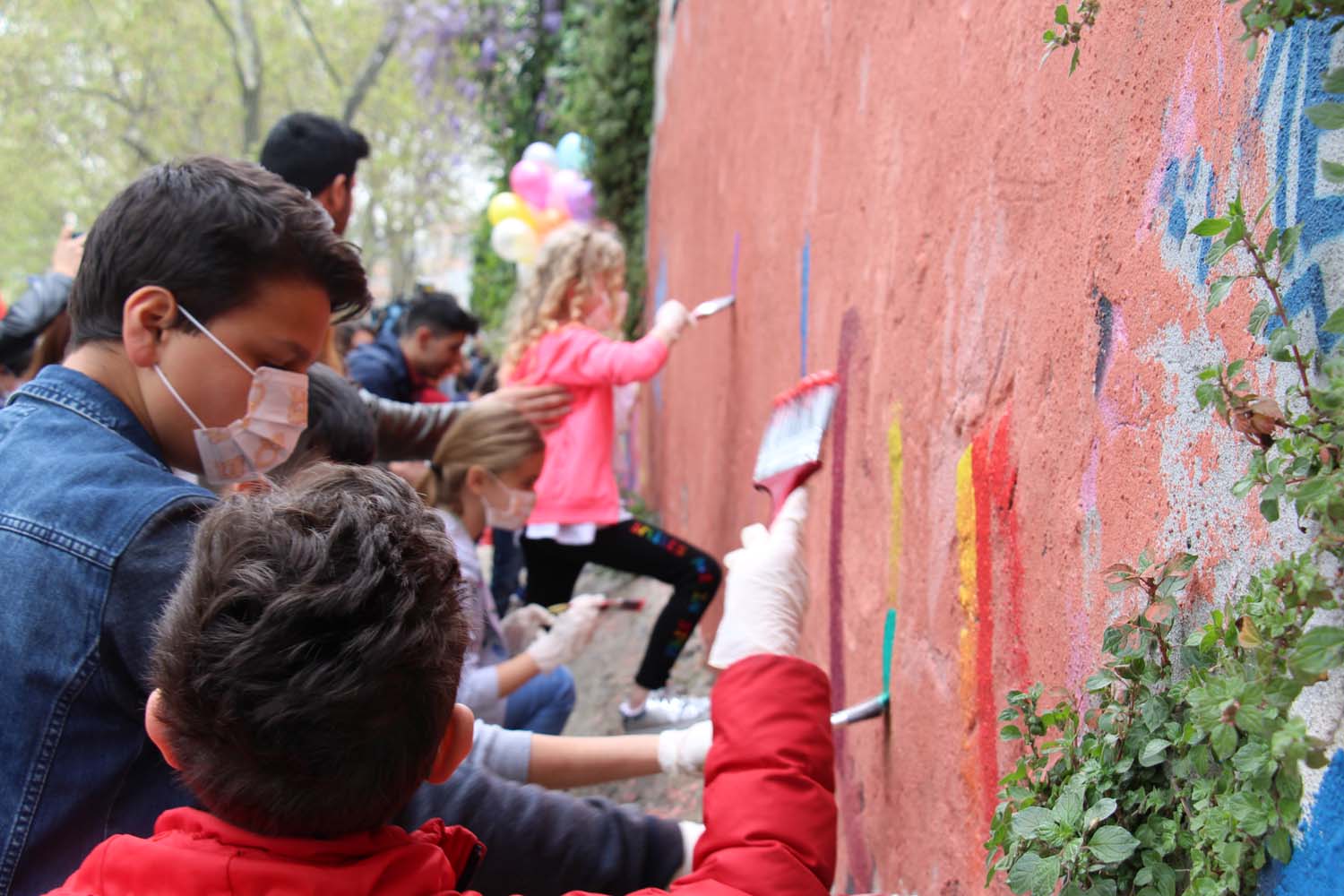 Disleksili Çocuklar VR ile Sanal Gezintiye Çıktı, Graffiti ile Beşiktaş Duvarlarını Renklendirdi