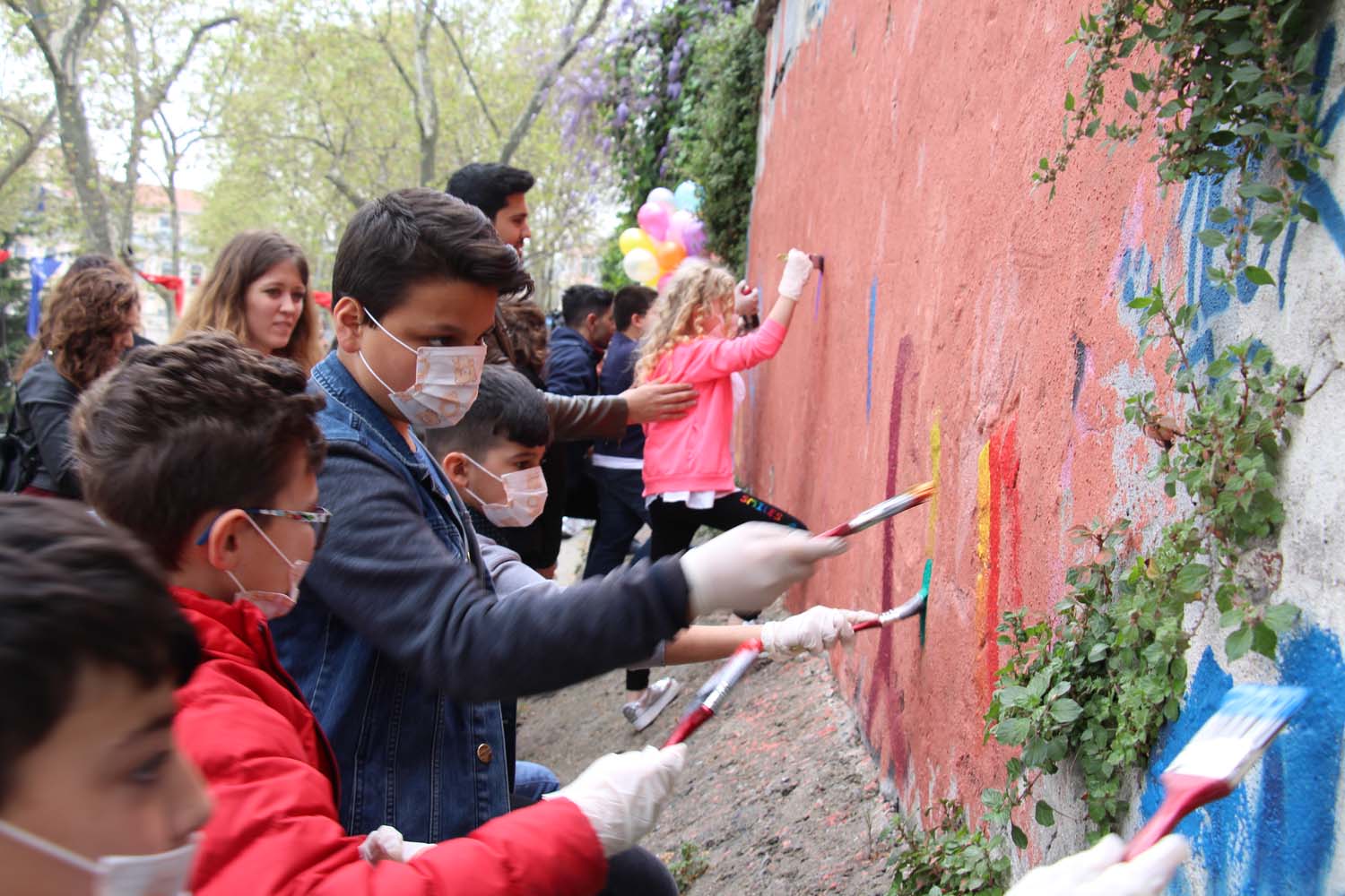 Disleksili Çocuklar VR ile Sanal Gezintiye Çıktı, Graffiti ile Beşiktaş Duvarlarını Renklendirdi