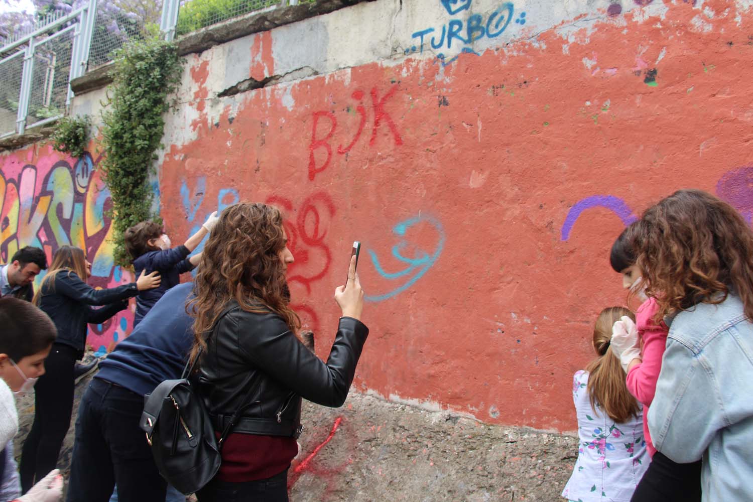 Disleksili Çocuklar VR ile Sanal Gezintiye Çıktı, Graffiti ile Beşiktaş Duvarlarını Renklendirdi