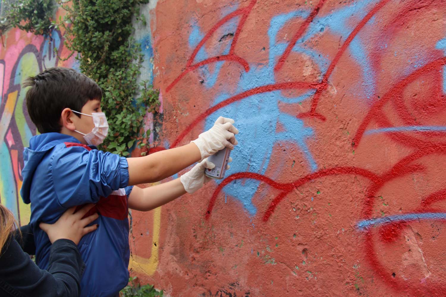 Disleksili Çocuklar VR ile Sanal Gezintiye Çıktı, Graffiti ile Beşiktaş Duvarlarını Renklendirdi