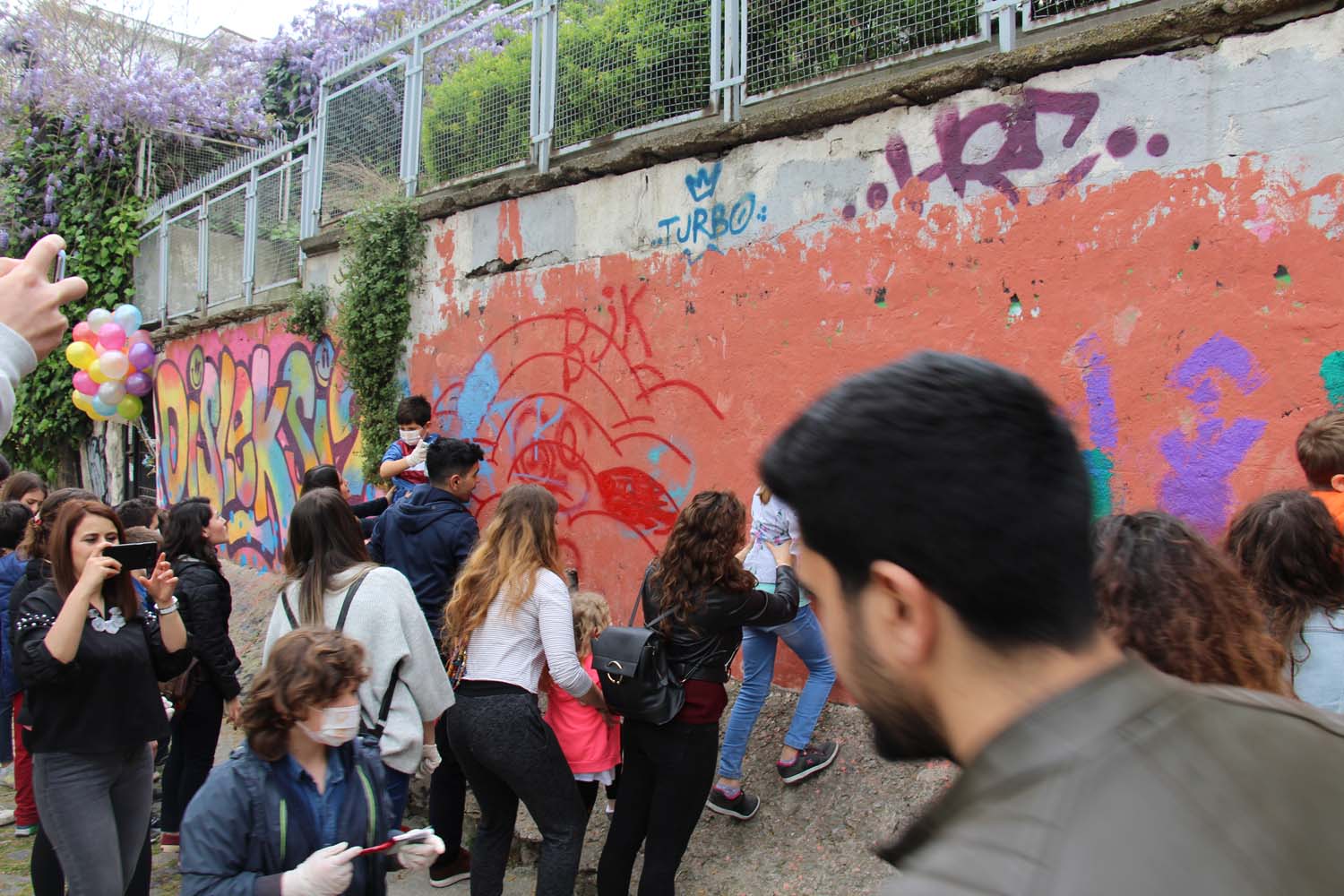 Disleksili Çocuklar VR ile Sanal Gezintiye Çıktı, Graffiti ile Beşiktaş Duvarlarını Renklendirdi