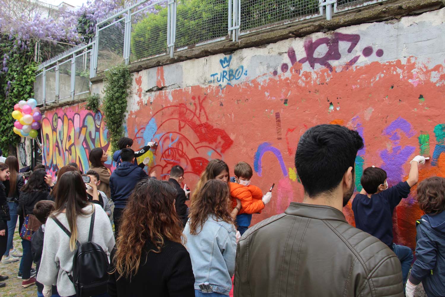 Disleksili Çocuklar VR ile Sanal Gezintiye Çıktı, Graffiti ile Beşiktaş Duvarlarını Renklendirdi