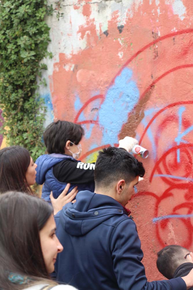 Disleksili Çocuklar VR ile Sanal Gezintiye Çıktı, Graffiti ile Beşiktaş Duvarlarını Renklendirdi
