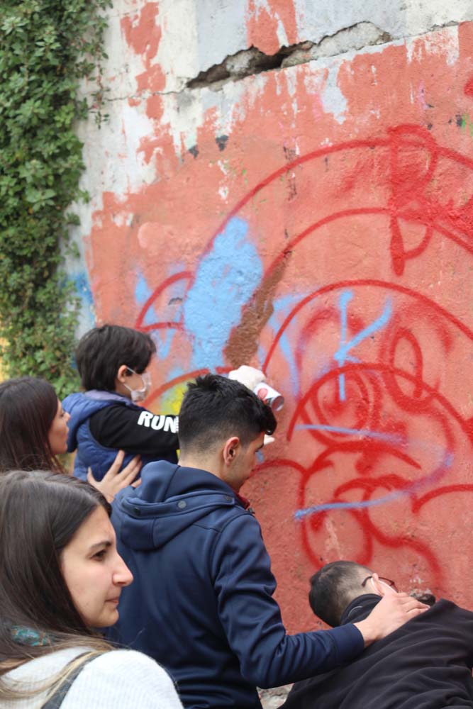 Disleksili Çocuklar VR ile Sanal Gezintiye Çıktı, Graffiti ile Beşiktaş Duvarlarını Renklendirdi