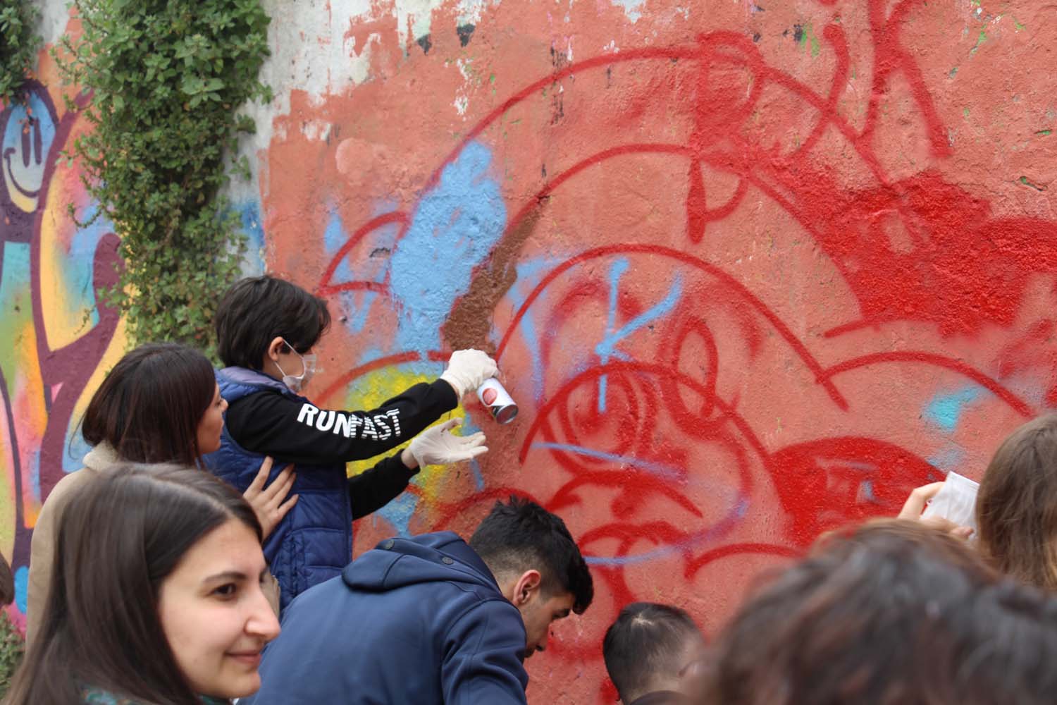 Disleksili Çocuklar VR ile Sanal Gezintiye Çıktı, Graffiti ile Beşiktaş Duvarlarını Renklendirdi