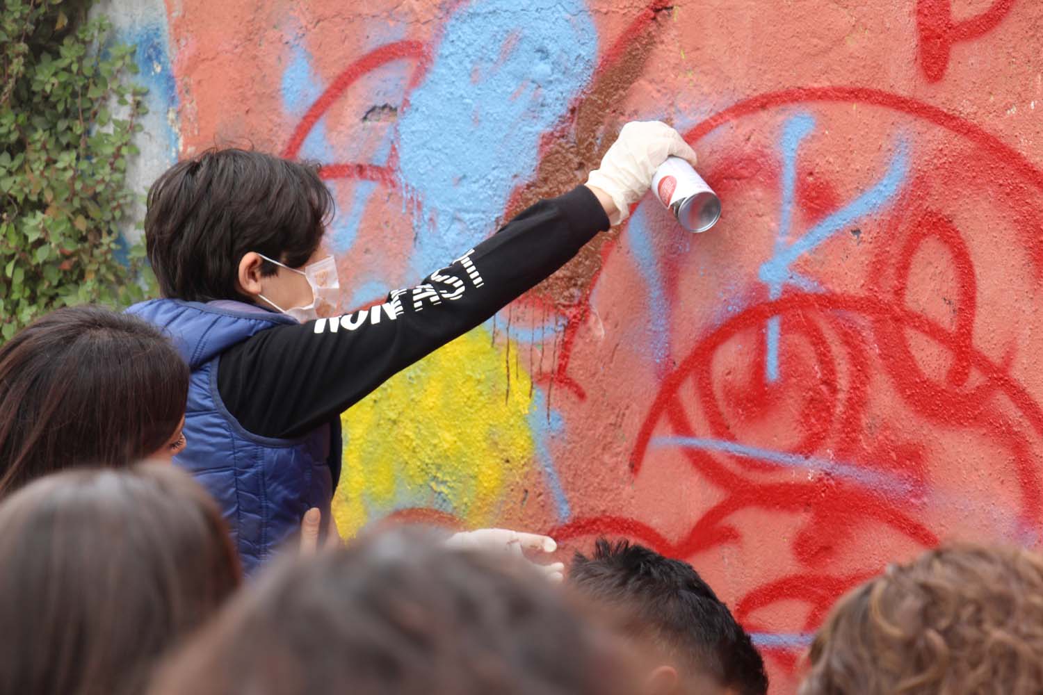 Disleksili Çocuklar VR ile Sanal Gezintiye Çıktı, Graffiti ile Beşiktaş Duvarlarını Renklendirdi