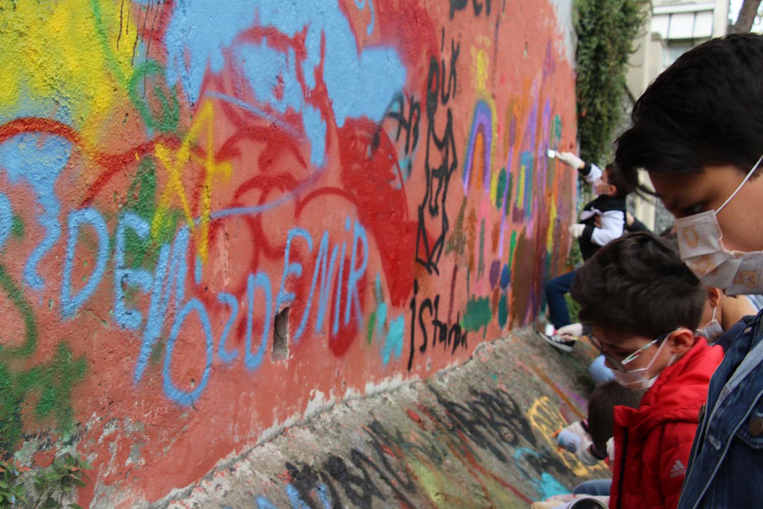 Disleksili Çocuklar VR ile Sanal Gezintiye Çıktı, Graffiti ile Beşiktaş Duvarlarını Renklendirdi