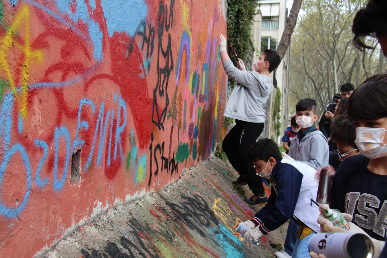 Disleksili Çocuklar VR ile Sanal Gezintiye Çıktı, Graffiti ile Beşiktaş Duvarlarını Renklendirdi