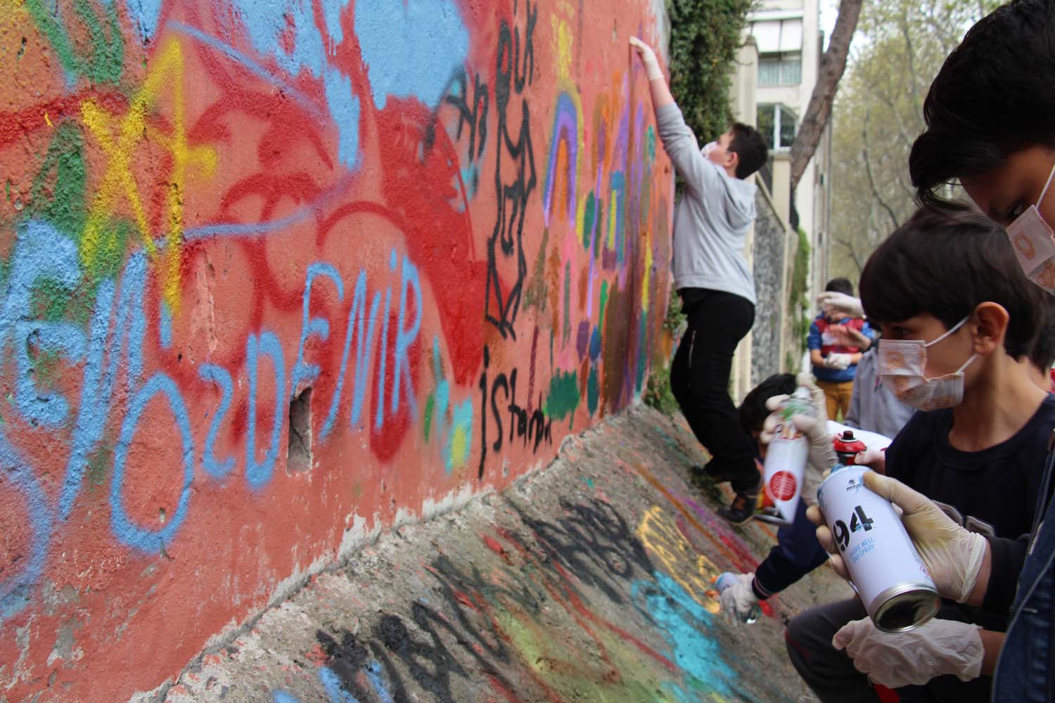 Disleksili Çocuklar VR ile Sanal Gezintiye Çıktı, Graffiti ile Beşiktaş Duvarlarını Renklendirdi