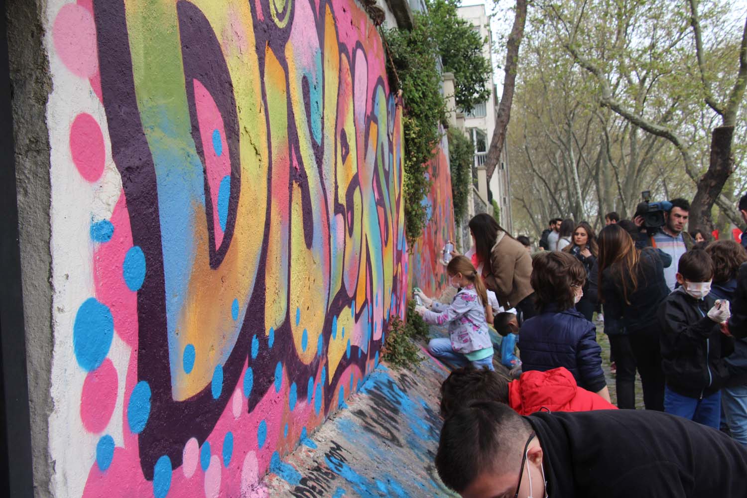 Disleksili Çocuklar VR ile Sanal Gezintiye Çıktı, Graffiti ile Beşiktaş Duvarlarını Renklendirdi