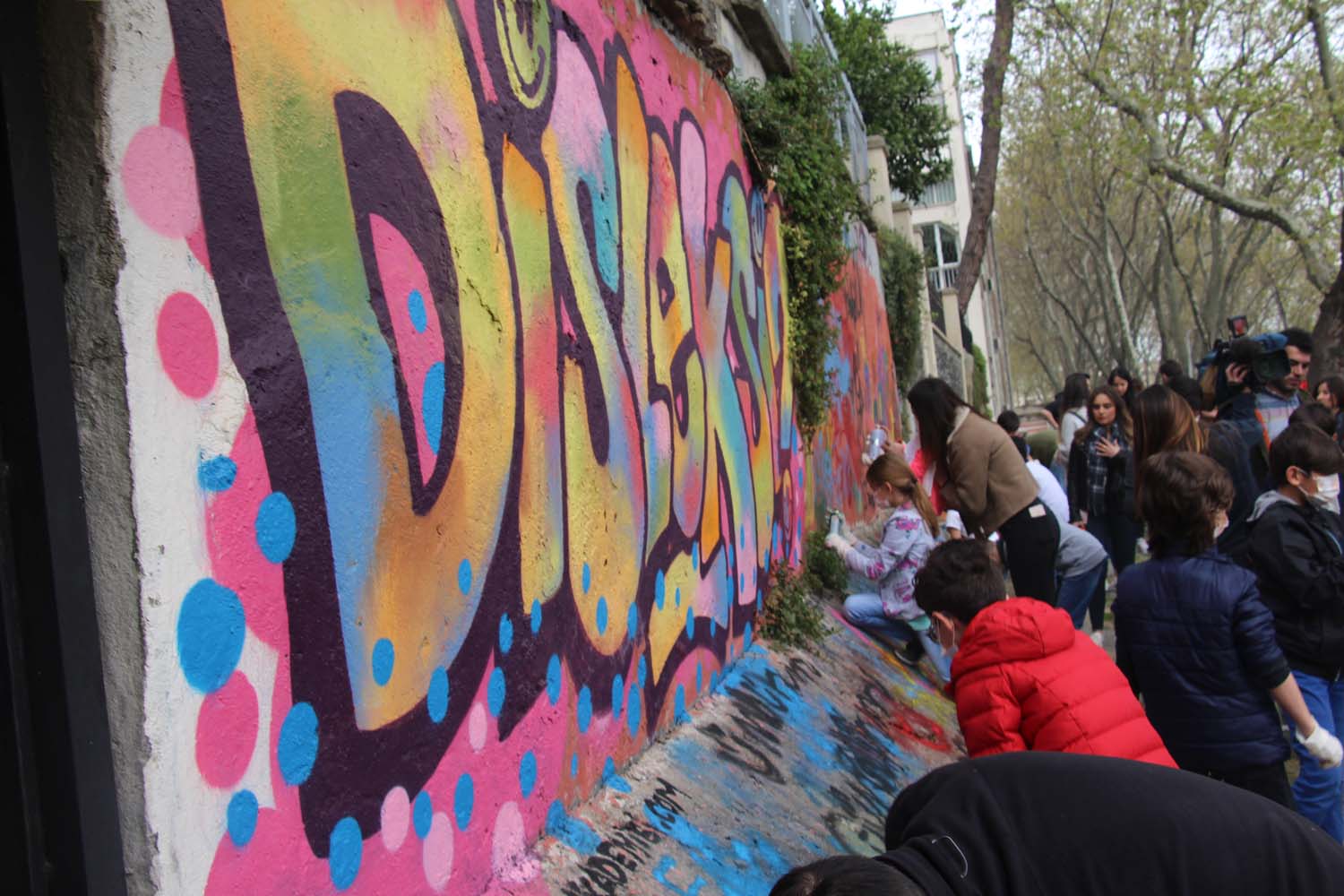 Disleksili Çocuklar VR ile Sanal Gezintiye Çıktı, Graffiti ile Beşiktaş Duvarlarını Renklendirdi