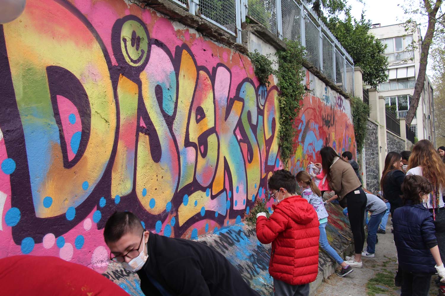 Disleksili Çocuklar VR ile Sanal Gezintiye Çıktı, Graffiti ile Beşiktaş Duvarlarını Renklendirdi