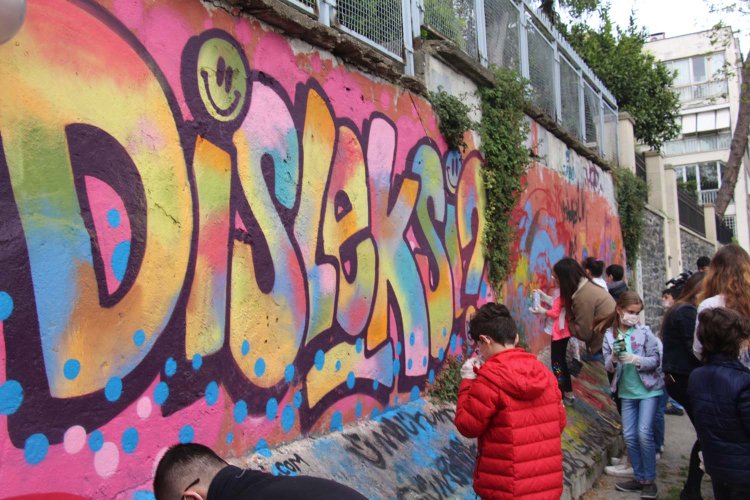 Disleksili Çocuklar VR ile Sanal Gezintiye Çıktı, Graffiti ile Beşiktaş Duvarlarını Renklendirdi