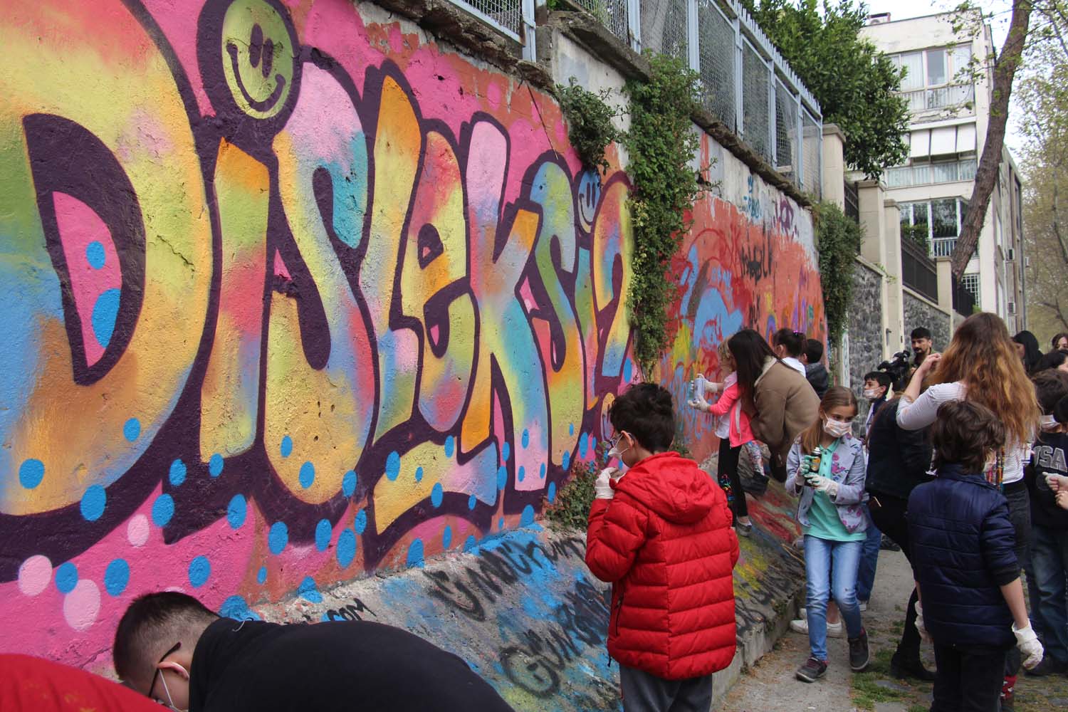 Disleksili Çocuklar VR ile Sanal Gezintiye Çıktı, Graffiti ile Beşiktaş Duvarlarını Renklendirdi