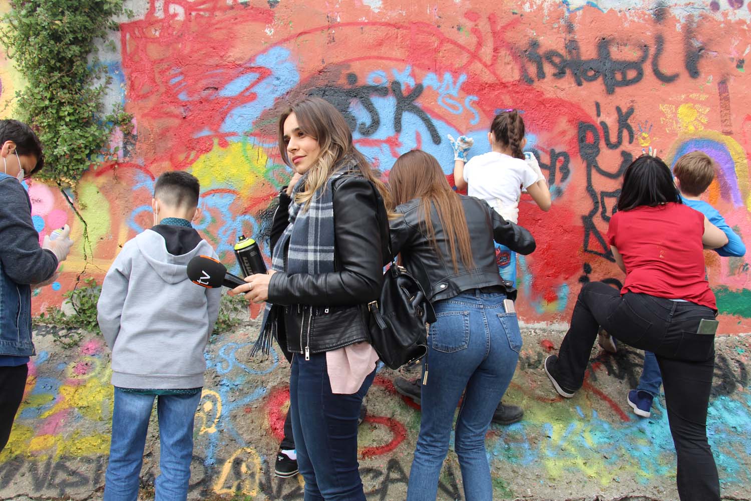 Disleksili Çocuklar VR ile Sanal Gezintiye Çıktı, Graffiti ile Beşiktaş Duvarlarını Renklendirdi