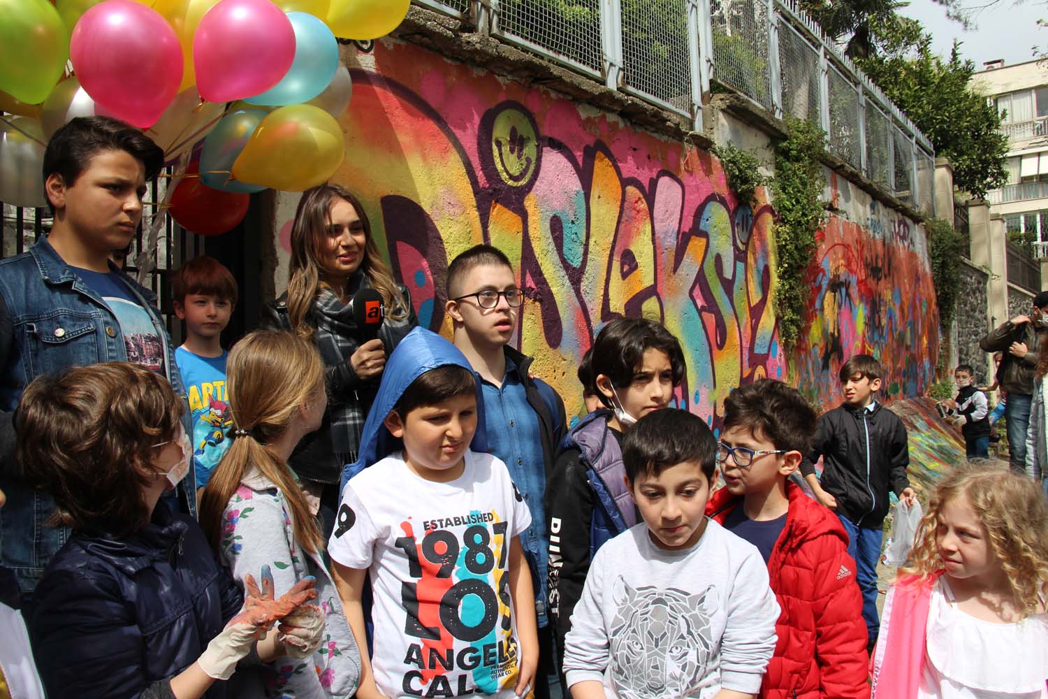 Disleksili Çocuklar VR ile Sanal Gezintiye Çıktı, Graffiti ile Beşiktaş Duvarlarını Renklendirdi