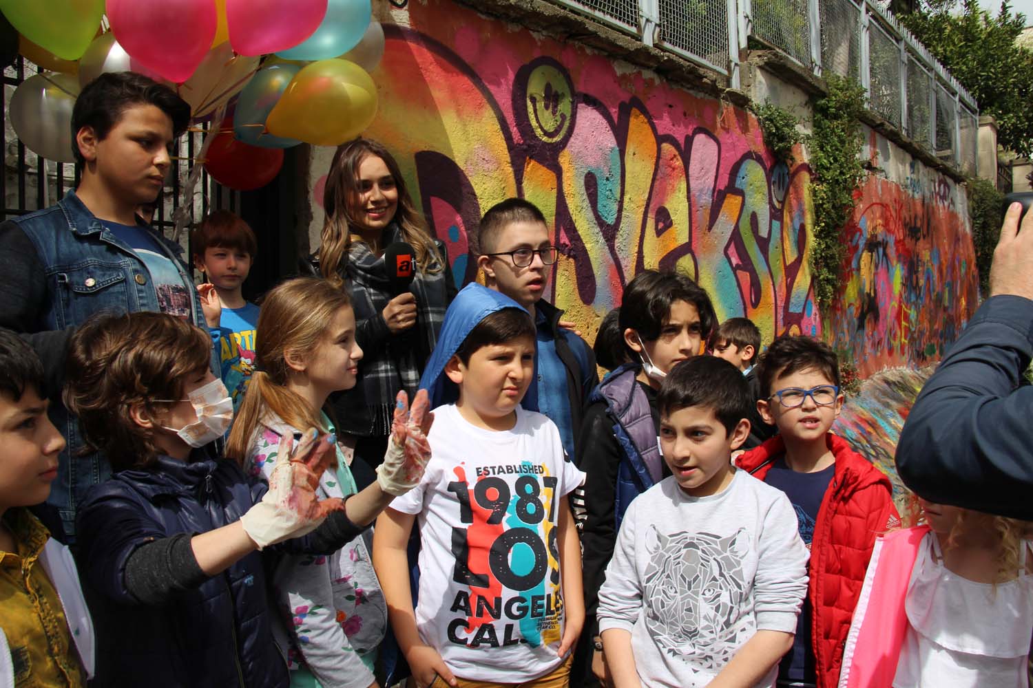 Disleksili Çocuklar VR ile Sanal Gezintiye Çıktı, Graffiti ile Beşiktaş Duvarlarını Renklendirdi