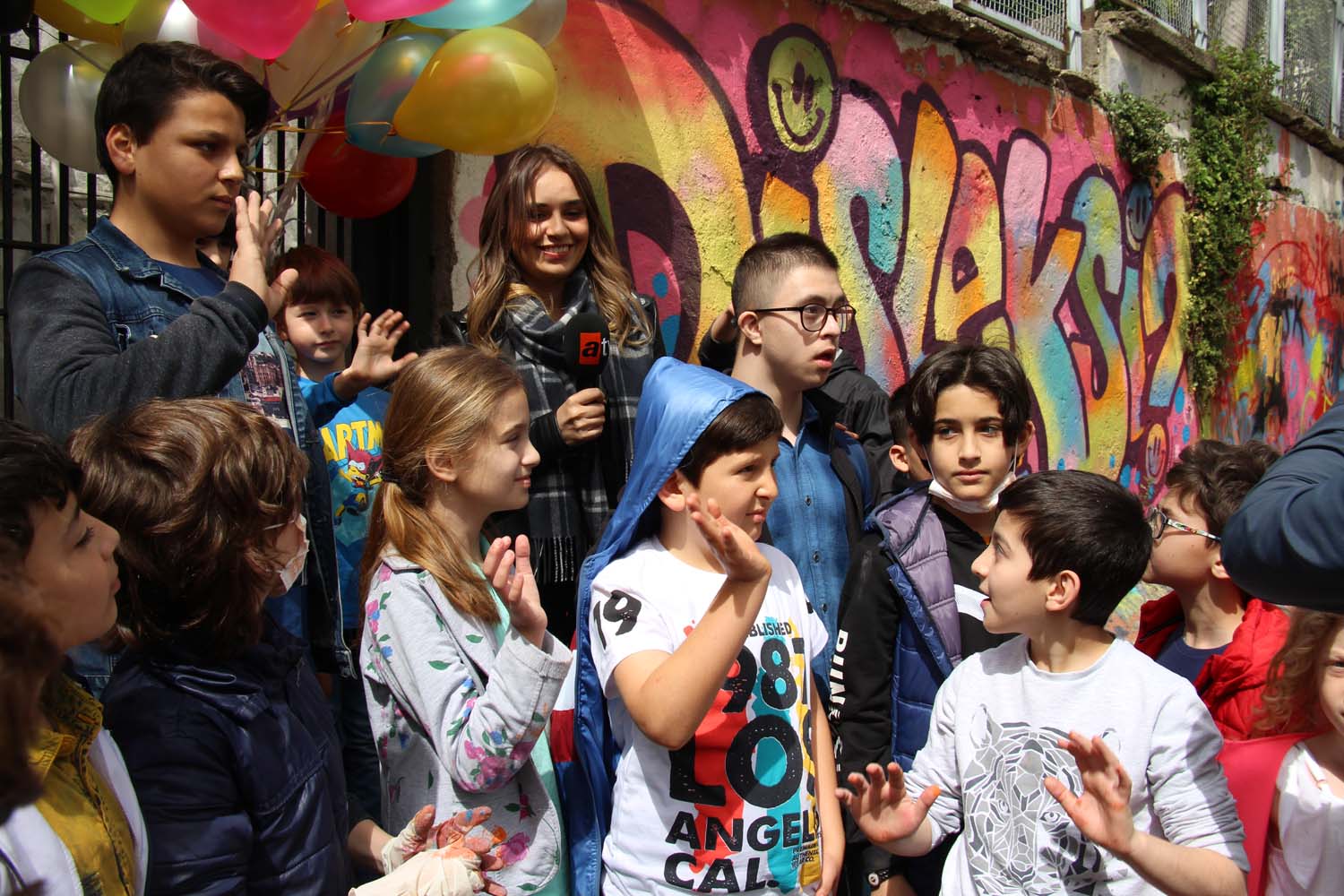 Disleksili Çocuklar VR ile Sanal Gezintiye Çıktı, Graffiti ile Beşiktaş Duvarlarını Renklendirdi