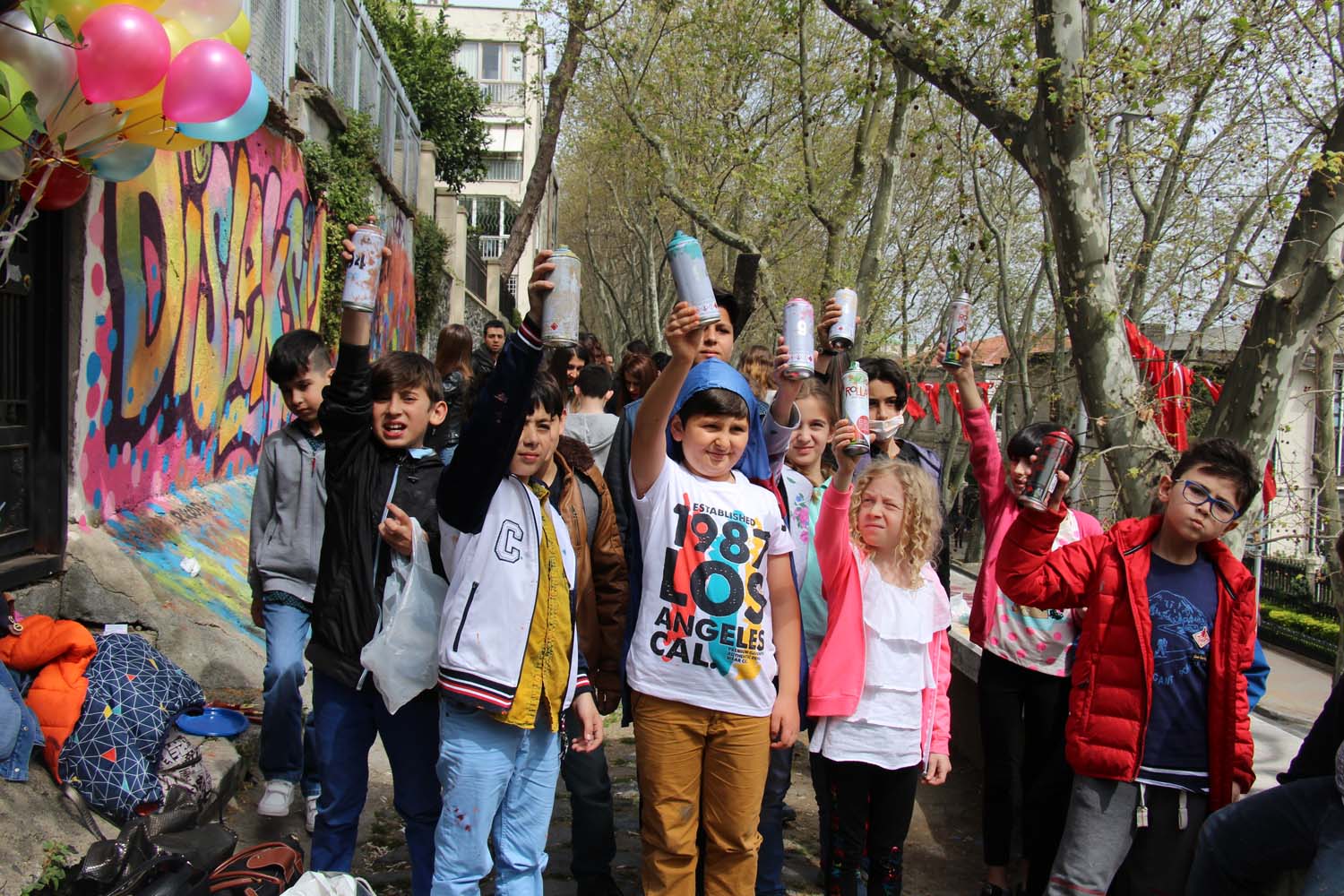 Disleksili Çocuklar VR ile Sanal Gezintiye Çıktı, Graffiti ile Beşiktaş Duvarlarını Renklendirdi