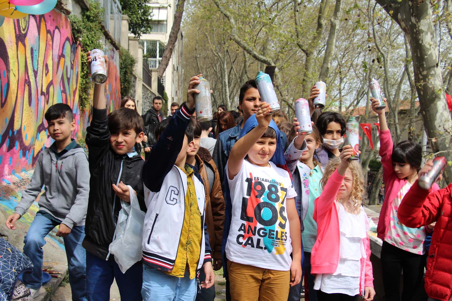 Disleksili Çocuklar VR ile Sanal Gezintiye Çıktı, Graffiti ile Beşiktaş Duvarlarını Renklendirdi