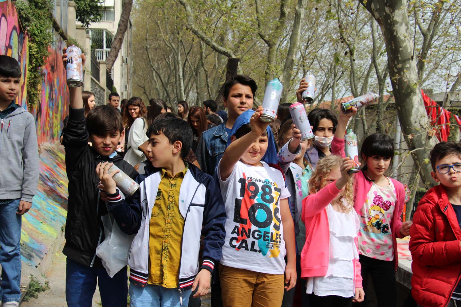 Disleksili Çocuklar VR ile Sanal Gezintiye Çıktı, Graffiti ile Beşiktaş Duvarlarını Renklendirdi