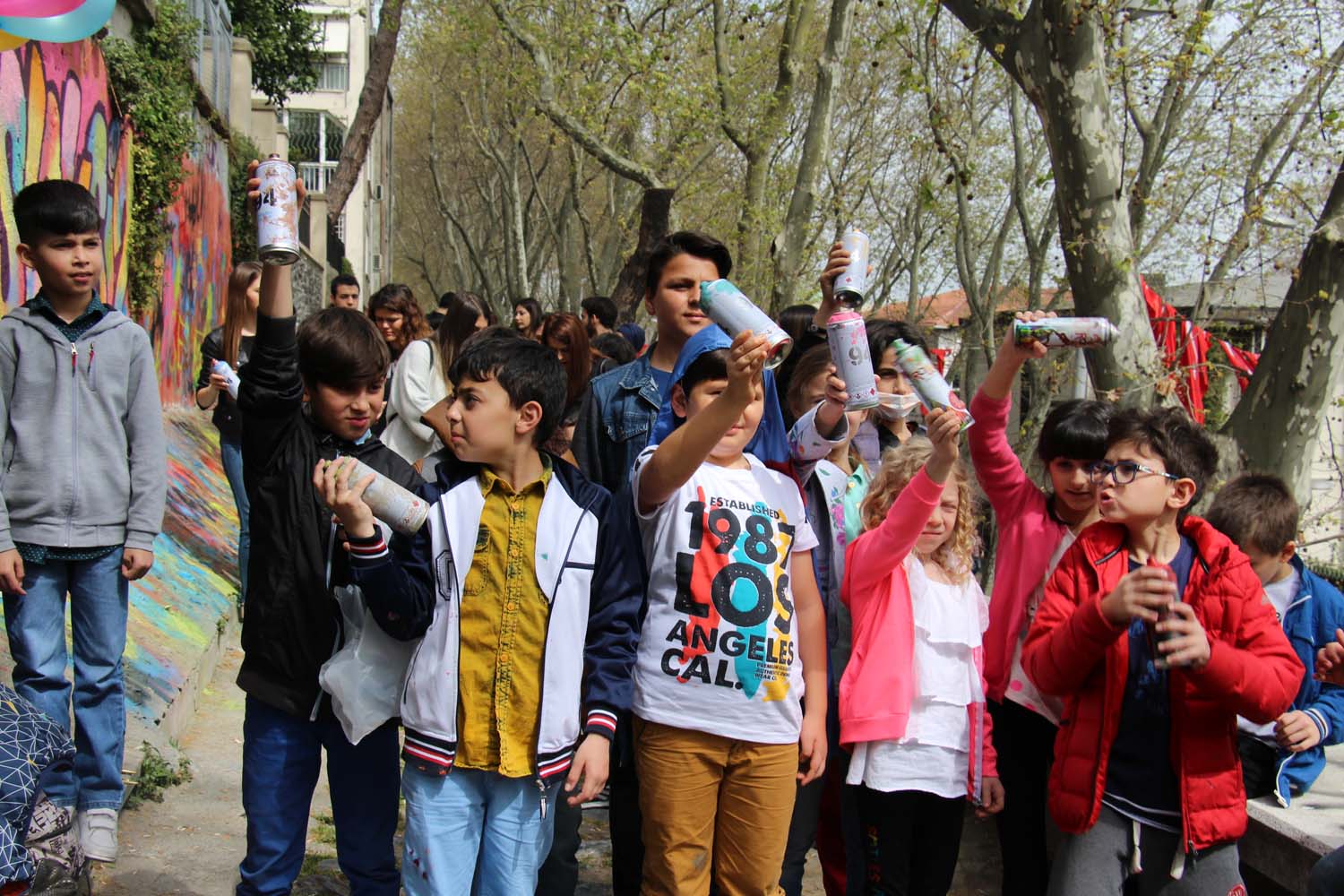Disleksili Çocuklar VR ile Sanal Gezintiye Çıktı, Graffiti ile Beşiktaş Duvarlarını Renklendirdi