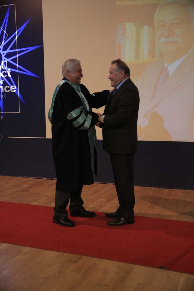 BAU Bilime Saygı Ödülleri Verildi