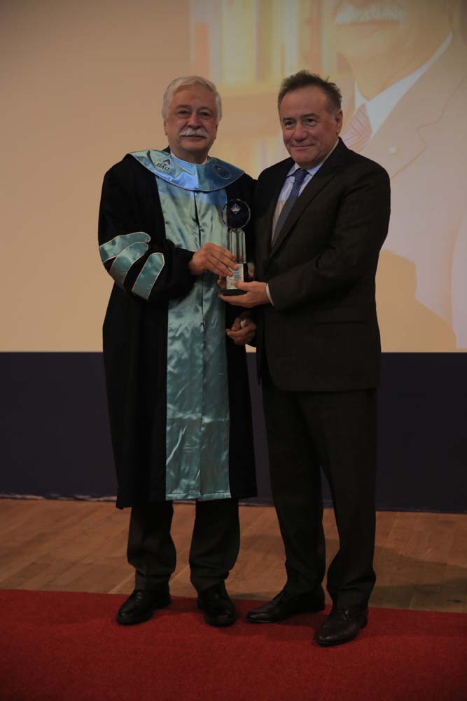 BAU Bilime Saygı Ödülleri Verildi