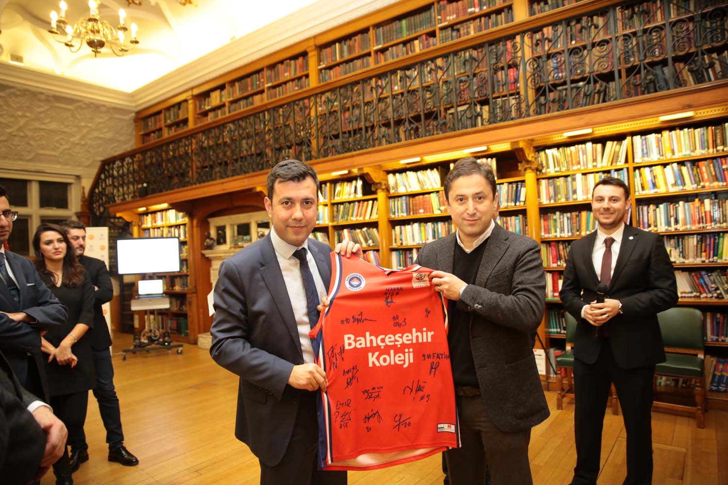 Birleşik Krallık’ta Yaşayan BAU Global Mezunları Londra’da Buluştu