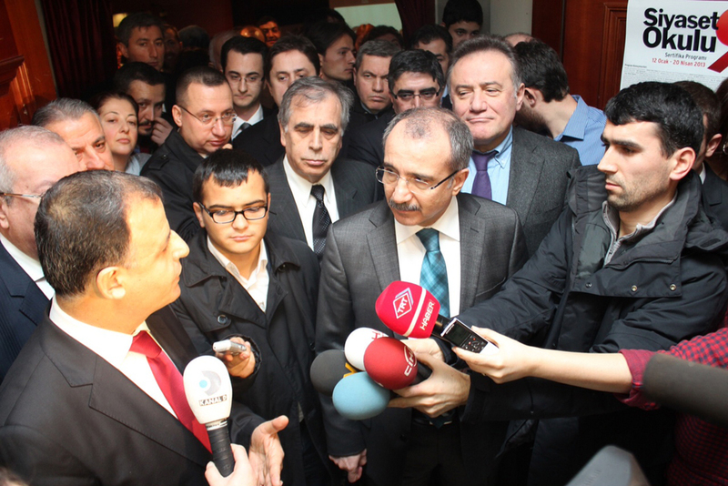 Siyaset Okulu 9'un Açılışını Bakan Dinçer Yaptı