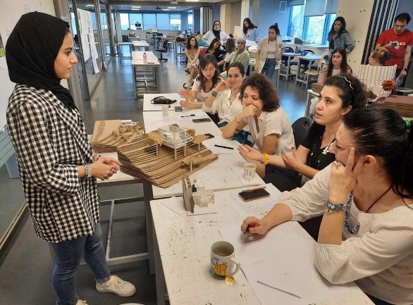 1. Sınıf Jürileri ve Öğrenci Projeleri