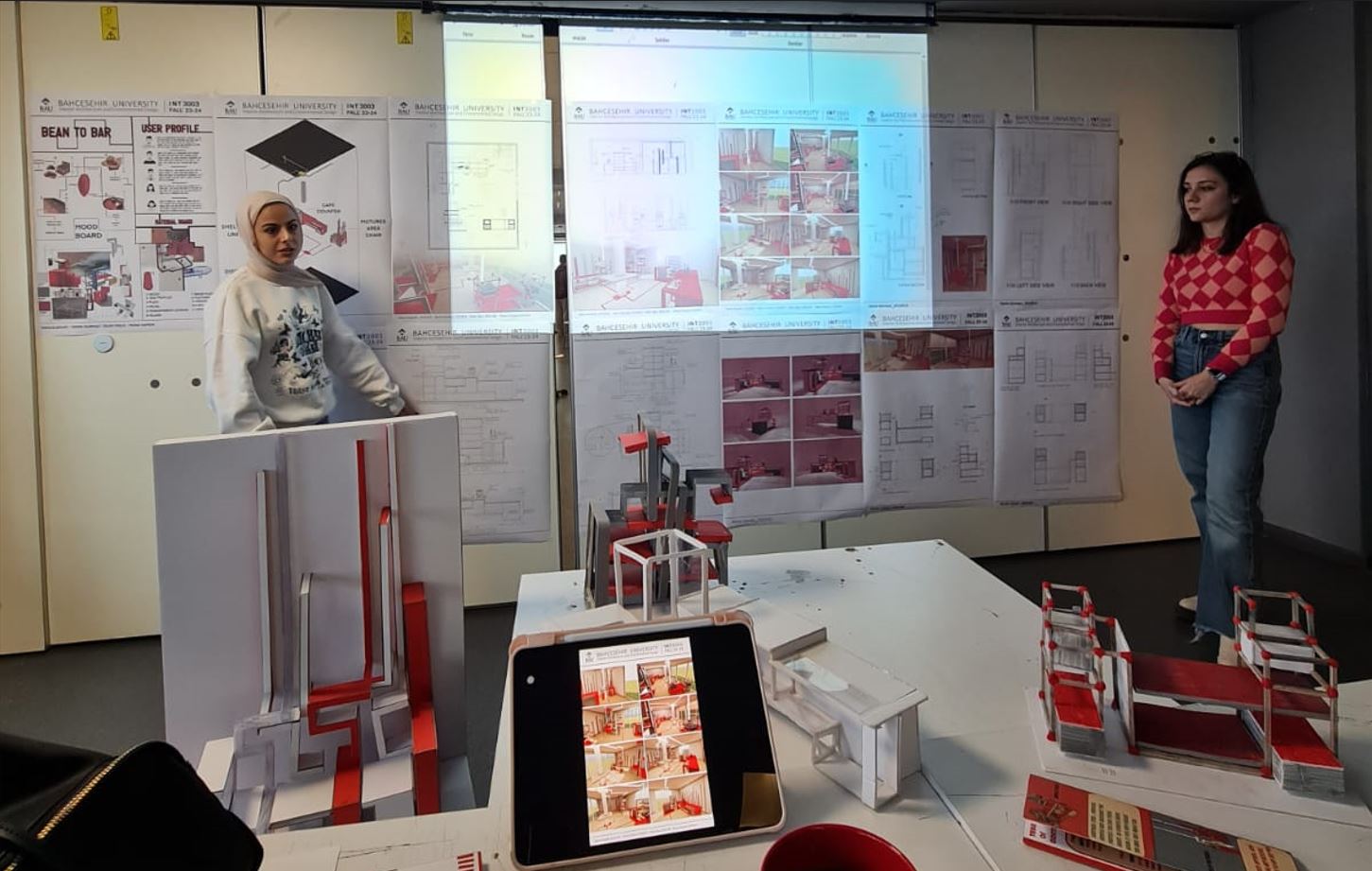 Mobilya Derslerinin Jürileri ve Öğrenci Projeleri