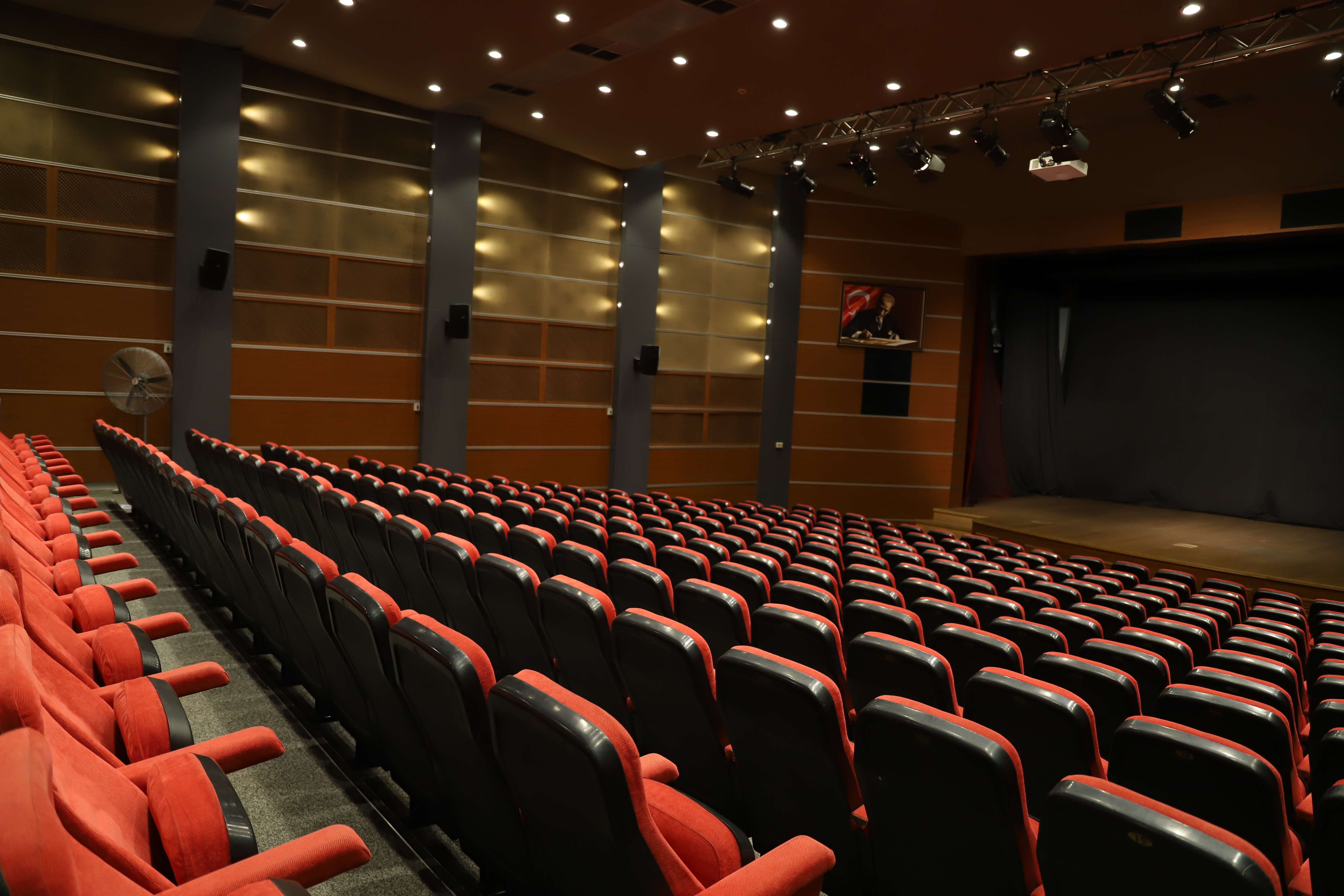 Toplantı ve Konferans Salonları