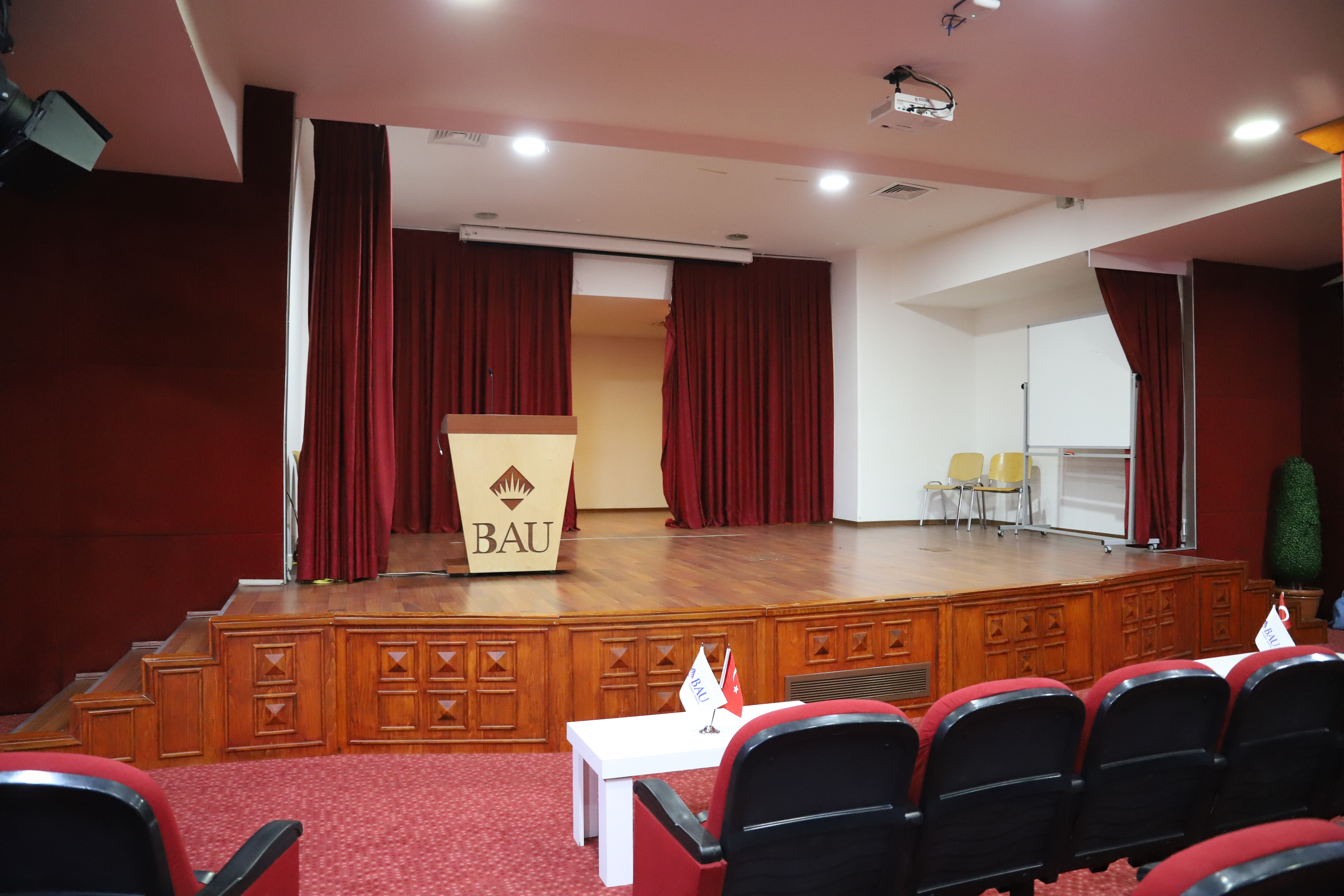 Toplantı ve Konferans Salonları