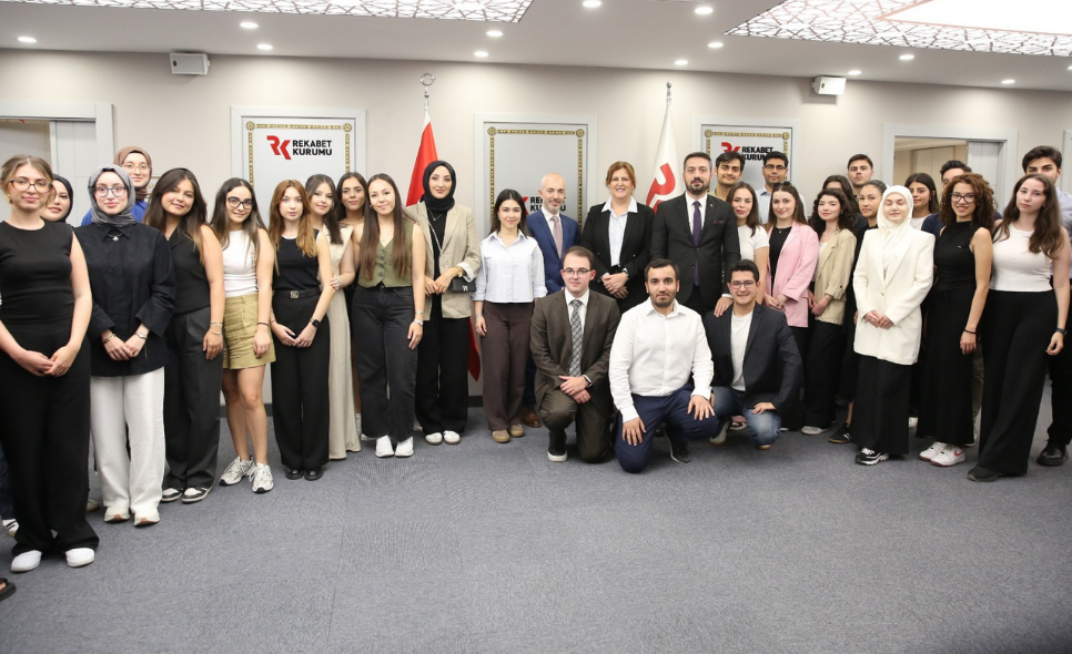 Ankara Rekabet Kurumunda Staj Yapan Öğrencilerimiz Rektörümüzle Buluştu