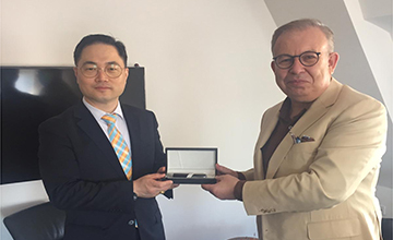 Güney Kore Savunma Ataşesi MerHo Sung Hwang'un Bahçeşehir Üniversitesine ziyareti