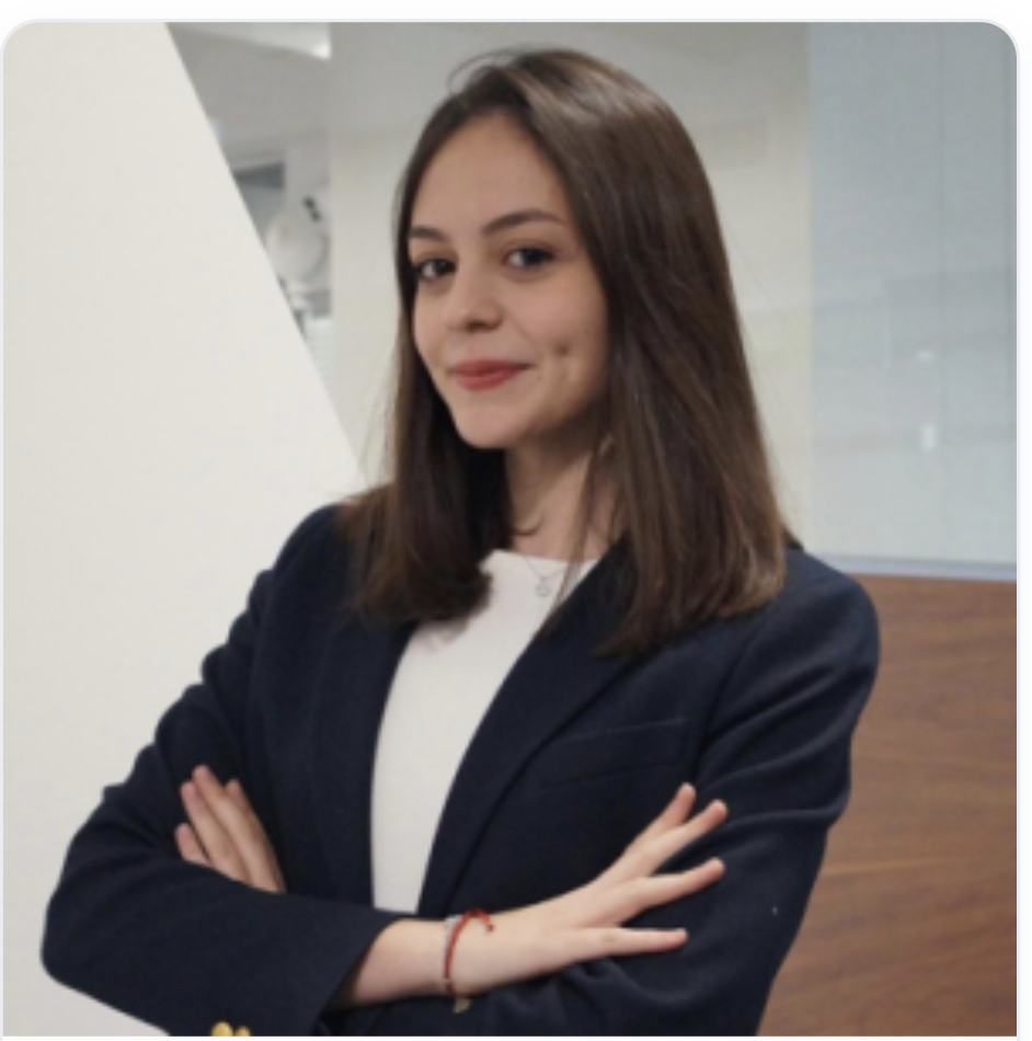  Ayşe Sine Sezer